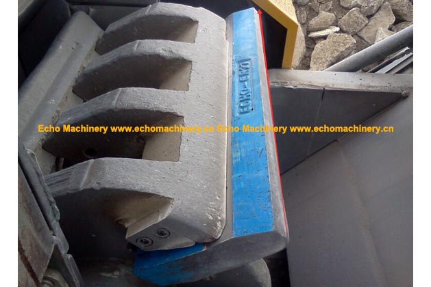 Echo Machinery Rubble Master RM80 Blow Bar During Usage
